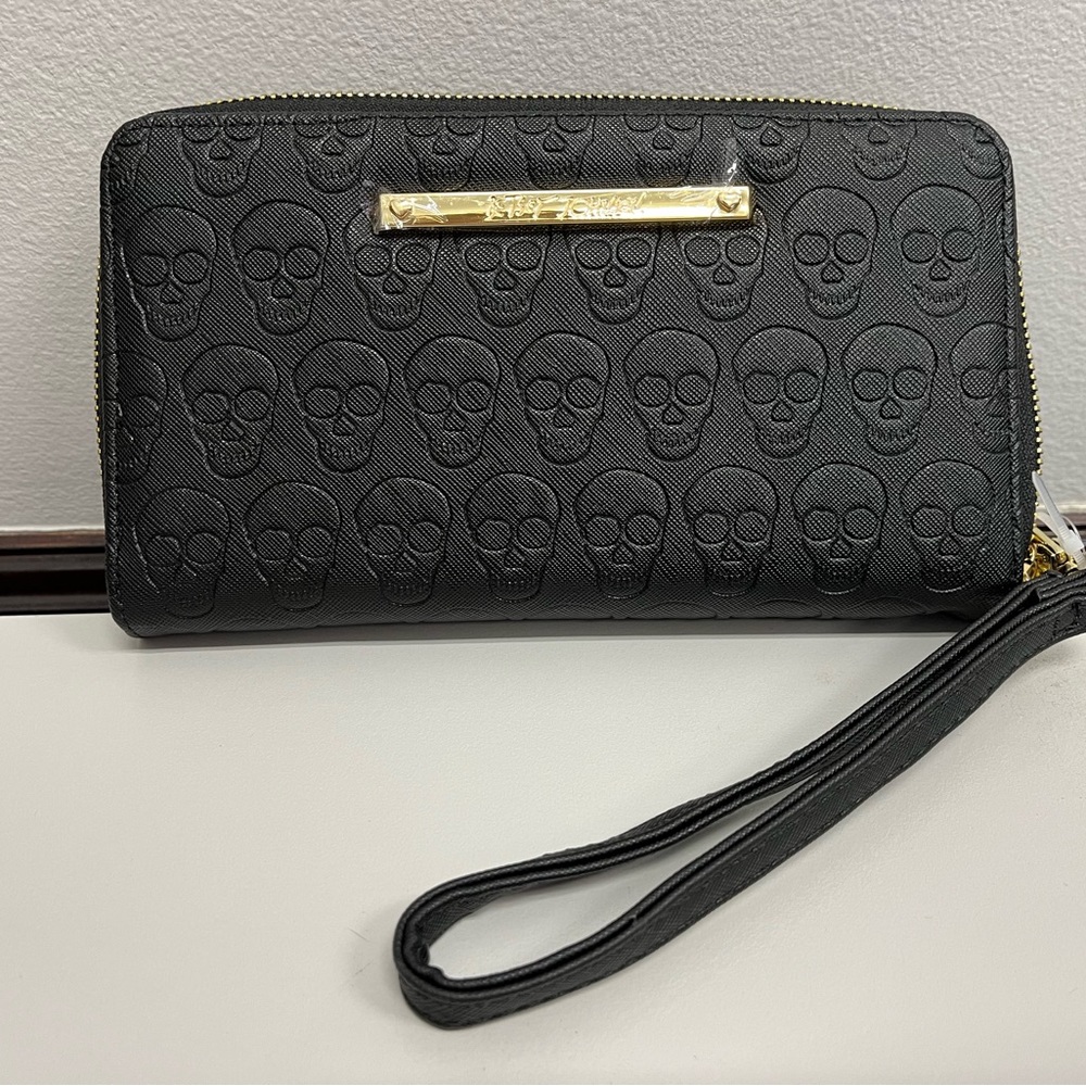 Betsey Johnson Skull Wallet BLACK